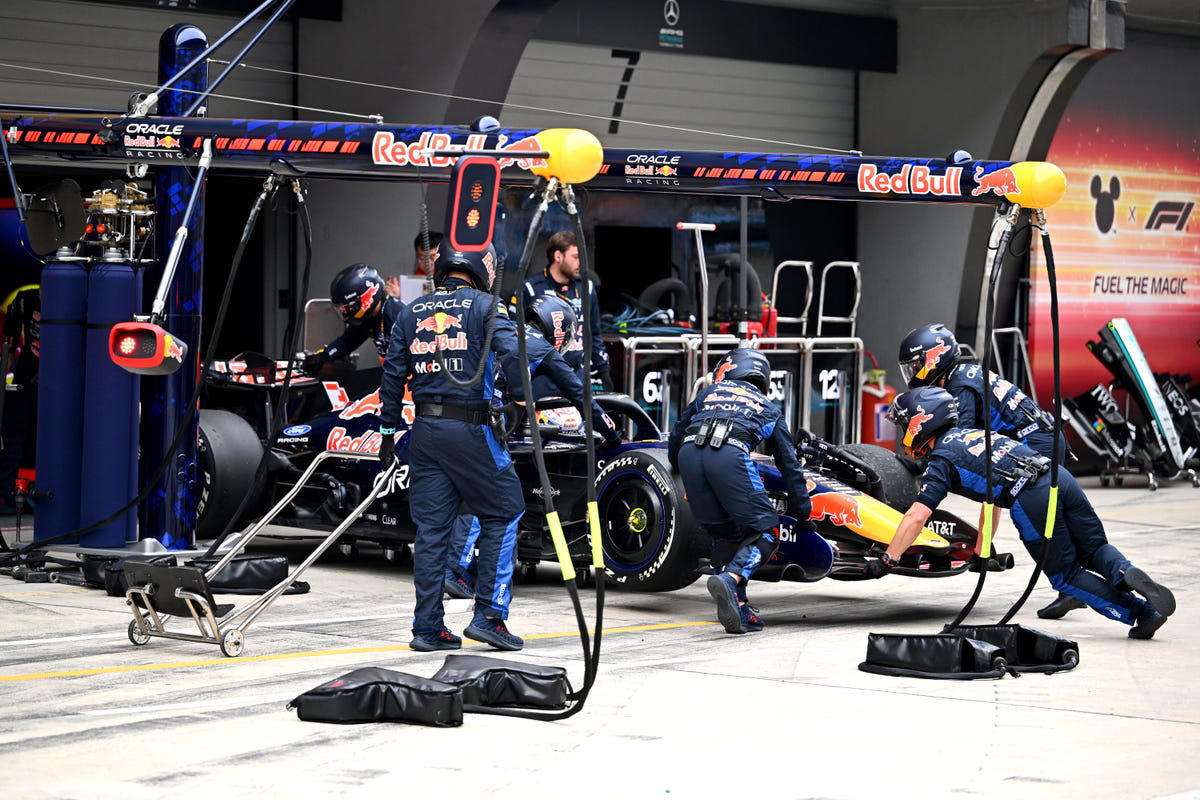 Un experto en F1 analiza el bajón de Max Verstappen e Isack Hadjar con Red Bull: "Schumacher nunca lo haría"