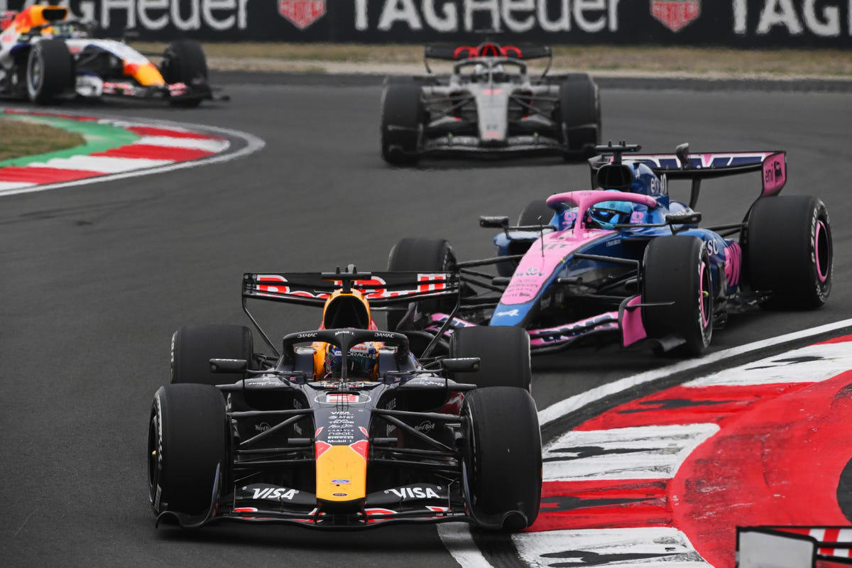 Un experto en F1 analiza el bajón de Max Verstappen e Isack Hadjar con Red Bull: "Schumacher nunca lo haría"