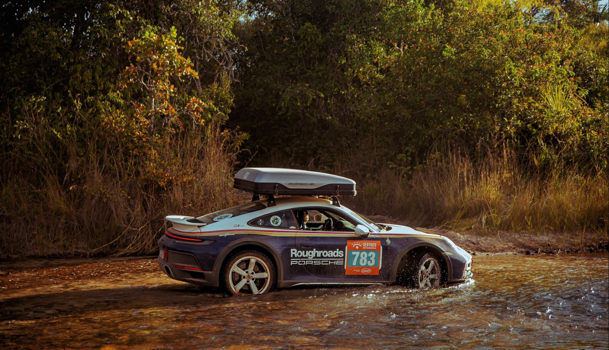 Cero posturero: una familia brasileña completa un rally de 3.500 kilómetros con el Porsche 911 Dakar