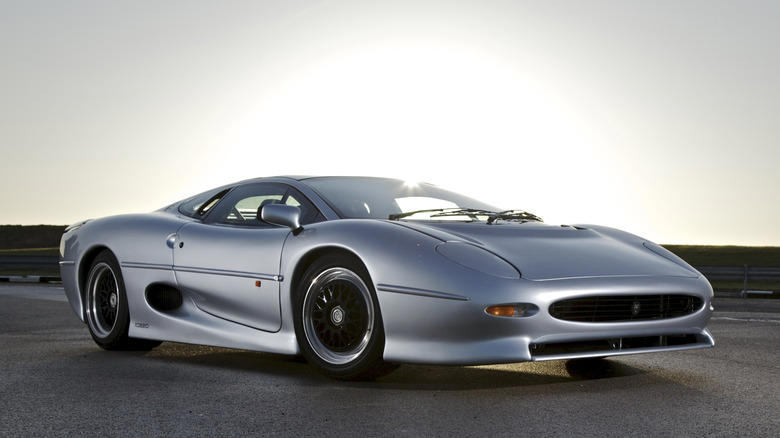 Why did Jaguar switch from a V12 to a twin-turbo V6 in the XJ220?