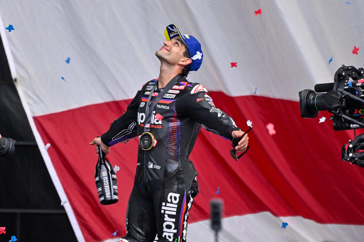 Martín se dobla a sí mismo