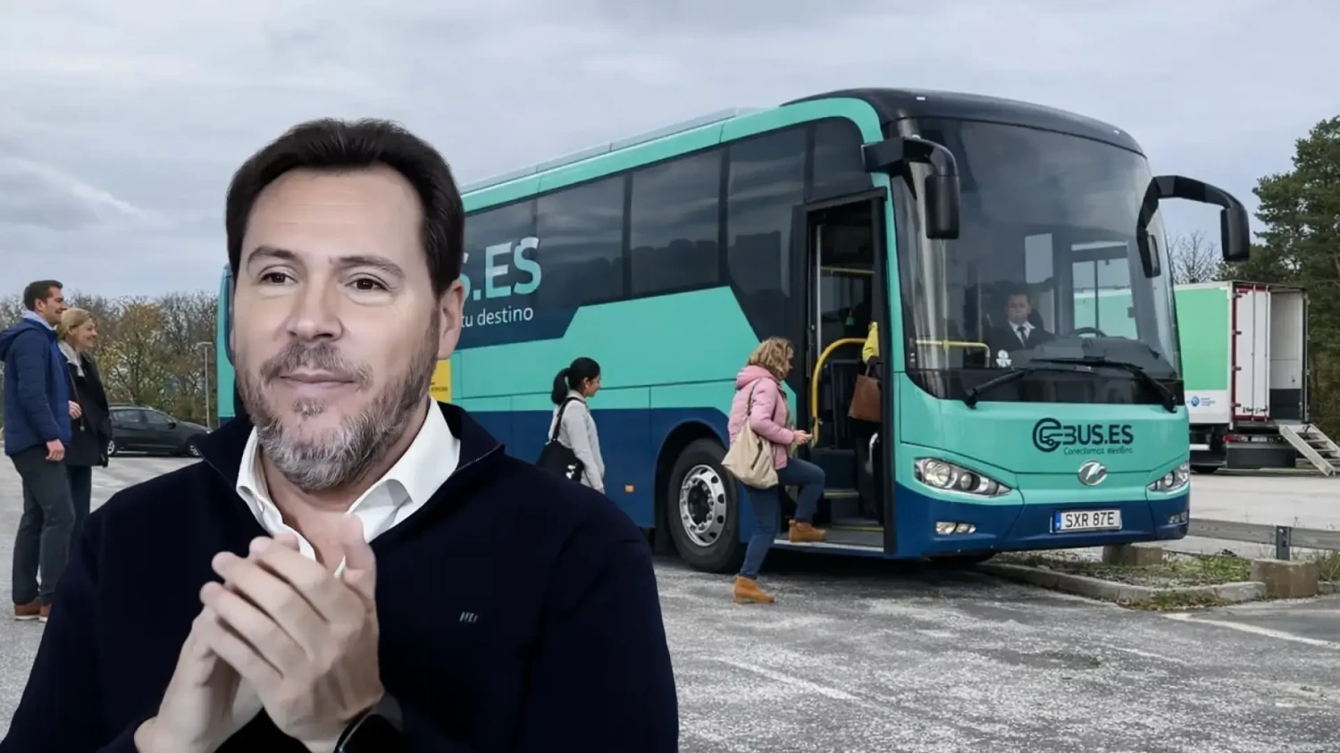 Óscar Puente, ministro de Transporte, deja claro que los autocares de las concesiones estatales solo podrán ir pintados en verde