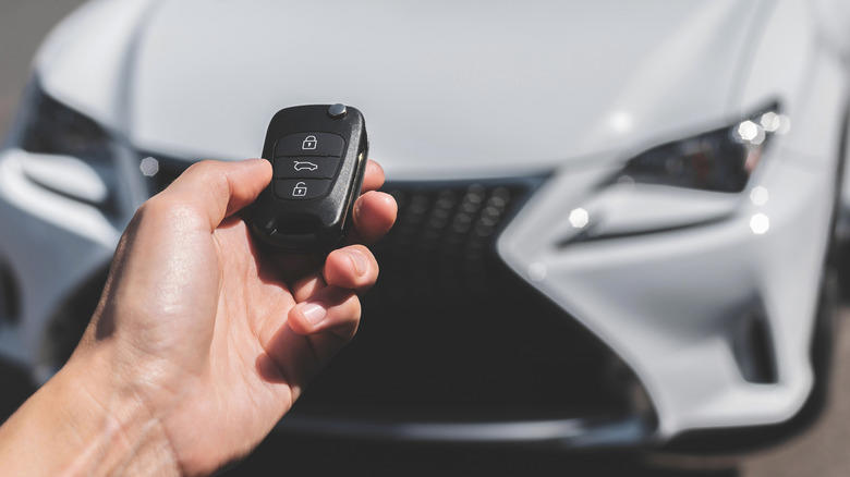 Yes, you can wrap your keys in aluminum foil to prevent car theft, but there are better ways