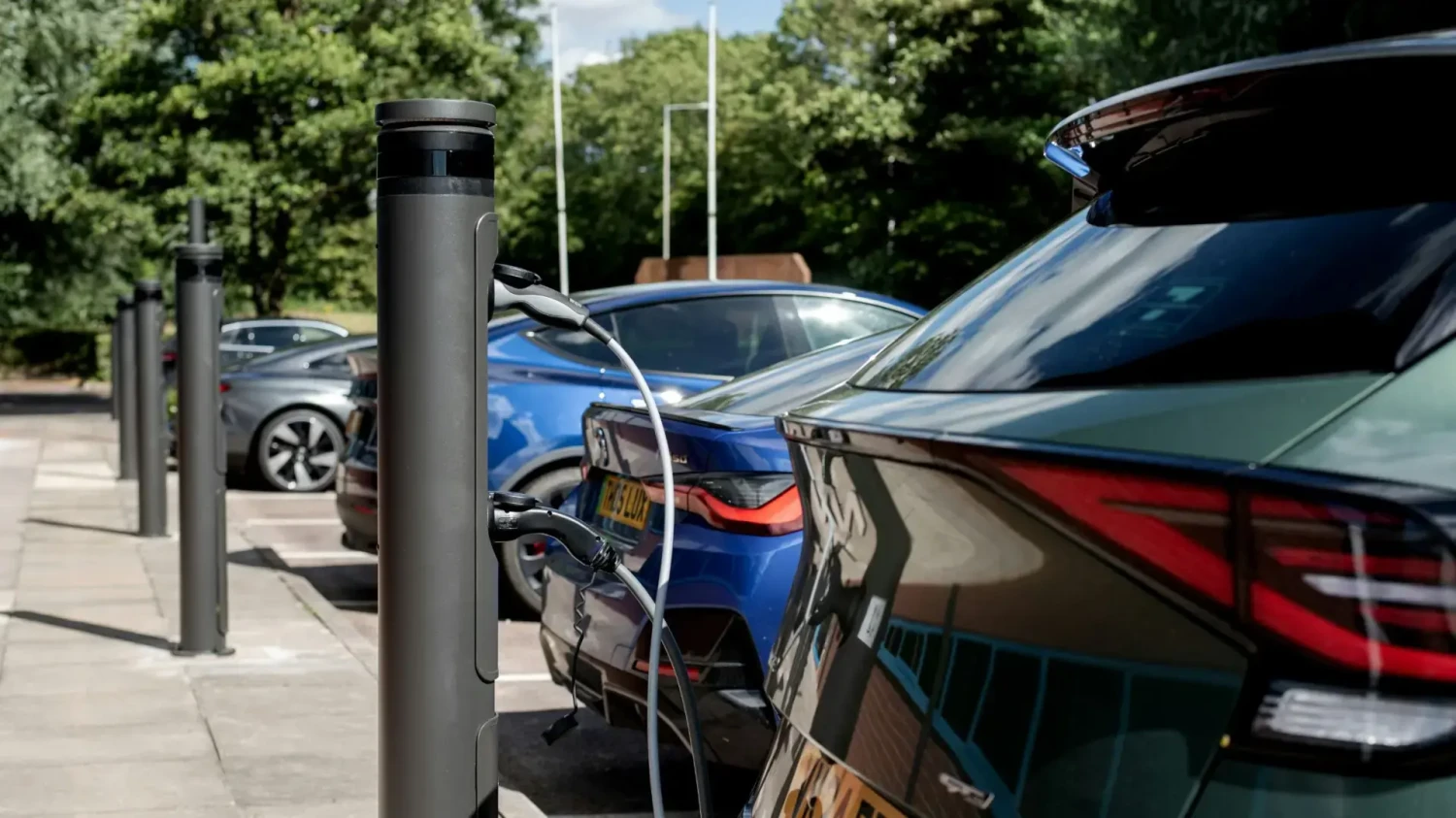 Los europeos ya no quieren coches de gasolina como demuestra su desplome del 23,3%, y sí, 100% eléctricos, con una cuota del 18,8%