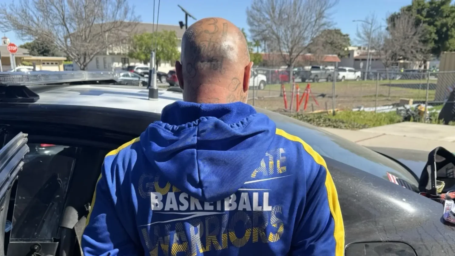 Acude al tribunal con un coche robado para ser juzgado por robo de vehículo