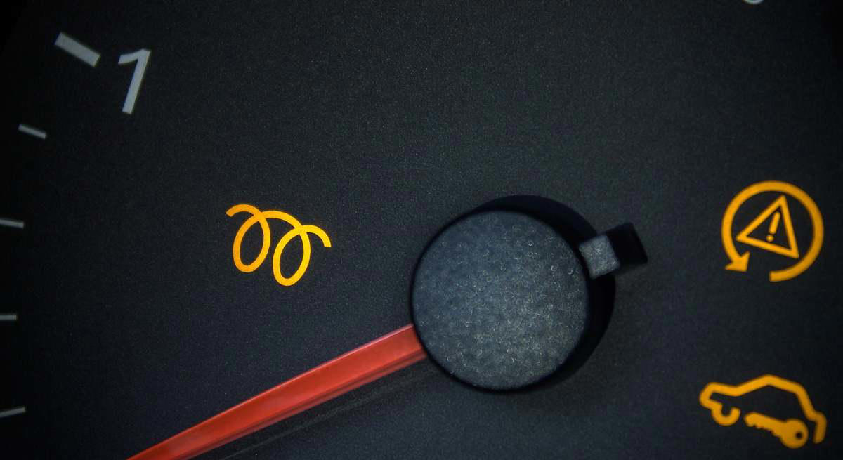 Qué significa la luz en forma de espiral del coche: ignorarla puede provocar averías graves en el motor
