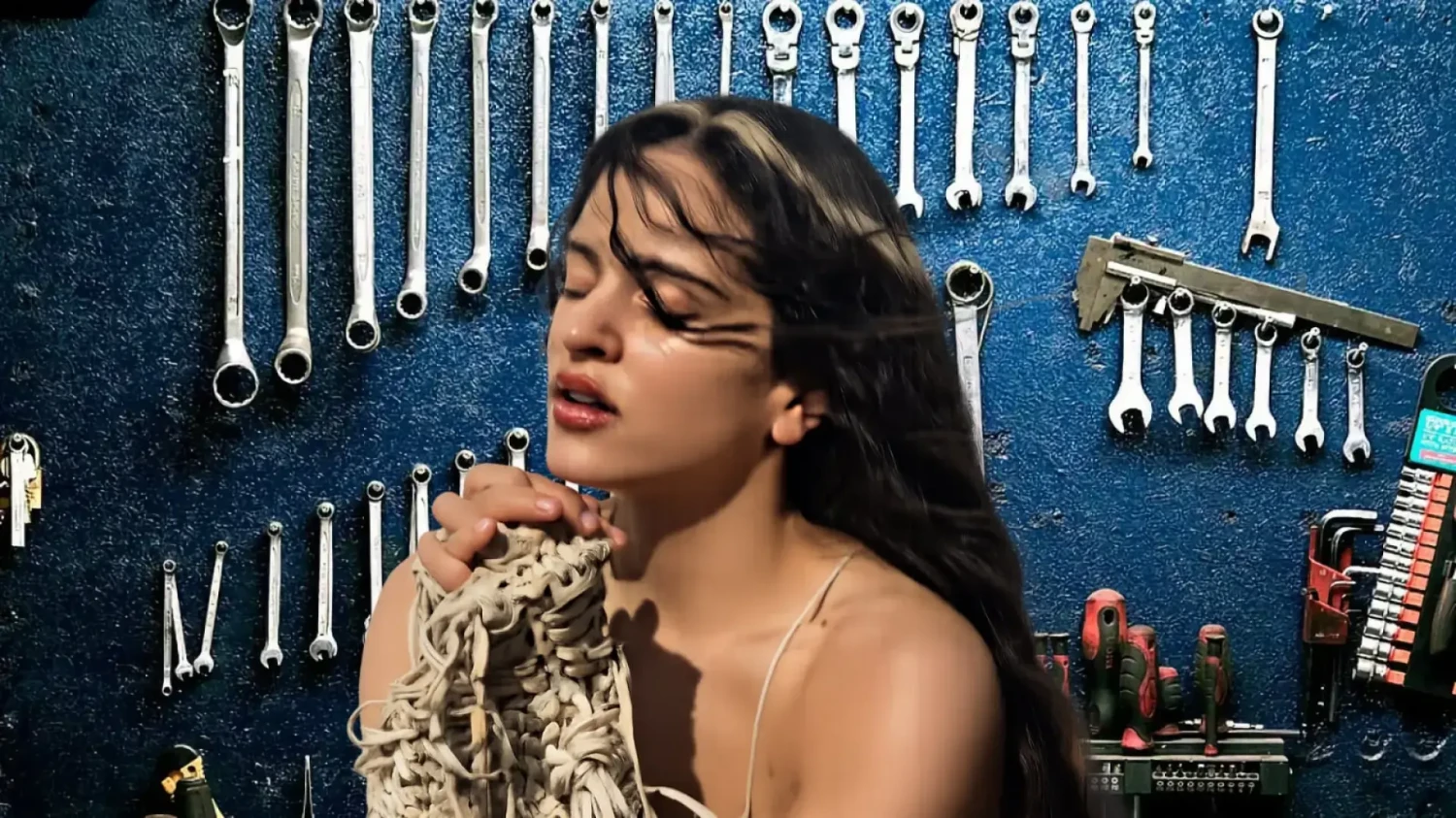 De dónde viene la expresión hacer la 13-14 de Rosalía