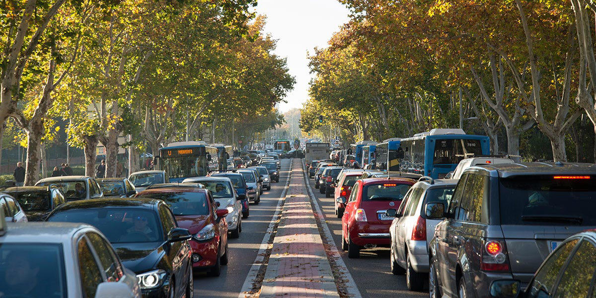 Madrid indulta a los coches sin etiqueta que esquivaron el desguace: Así podrán seguir circulando