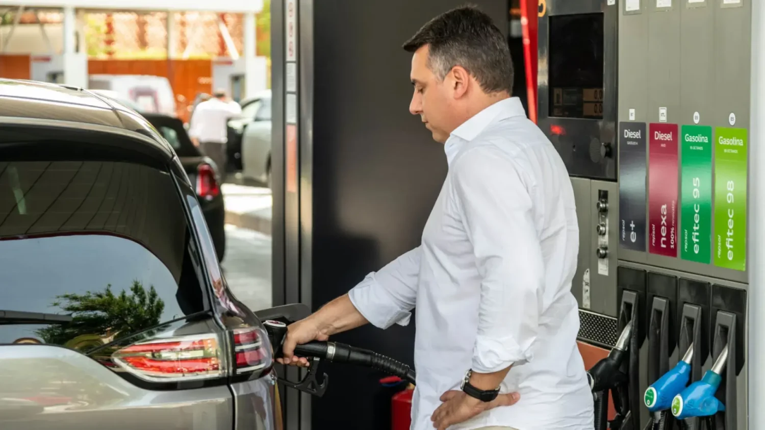 Al Gobierno le preocupa que las gasolineras se aprovechen del descuento de la gasolina y el diésel para subir precios