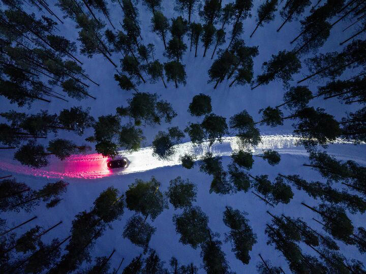 60 percent of drivers are struggling with headlight glare