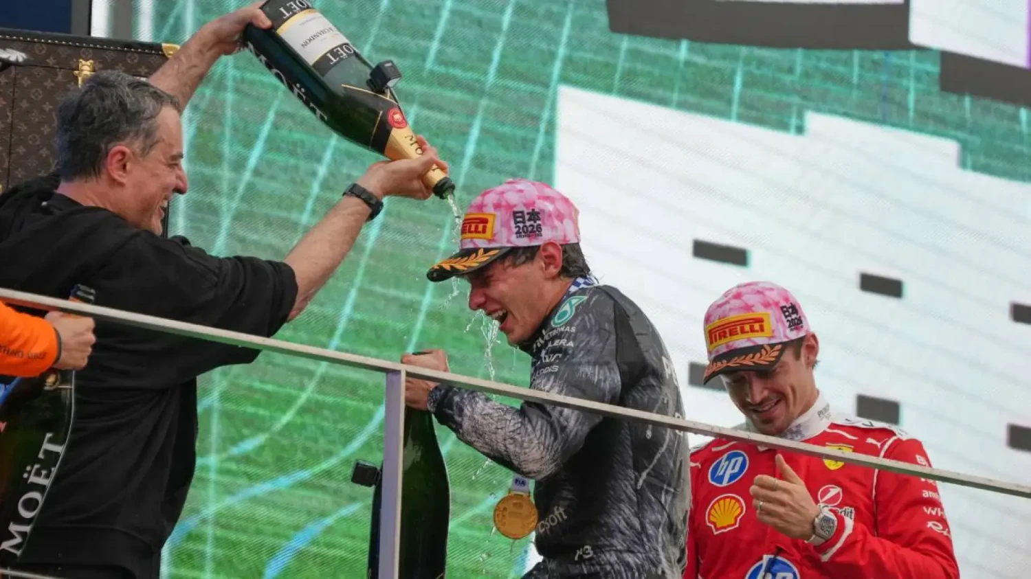 La razón por la que Kimi Antonelli no pudo tener champán en el podio a pesar de tener 19 años