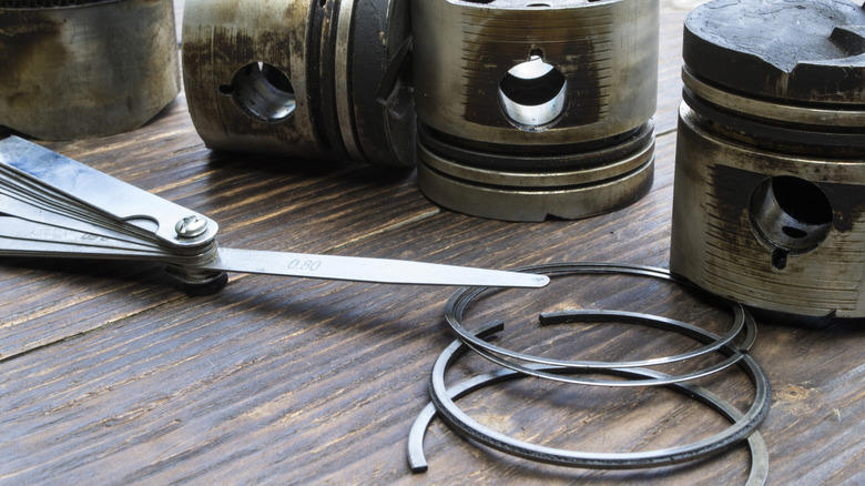 Why pistons have three rings to rule combustion