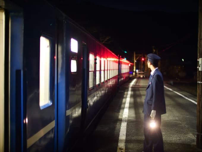 Z世代には新鮮! 大鉄、12系客車×電気機関車の「夜行急行」5月9日運転 ライトアップ撮影も