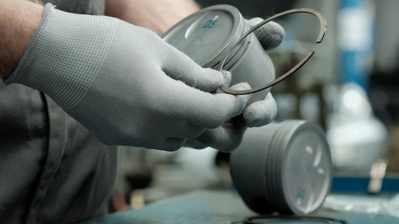 Why pistons have three rings to rule combustion