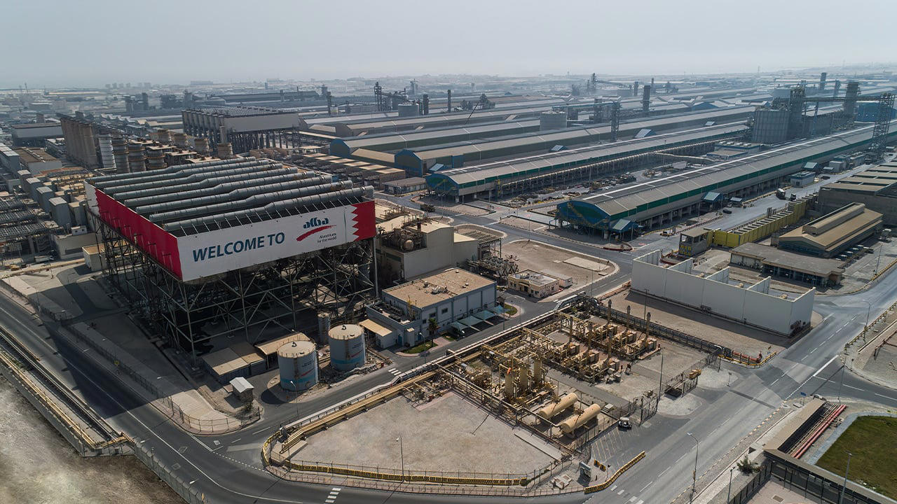 Los misiles de Irán sobre las fábricas de aluminio amenazan con encarecer tu próximo coche