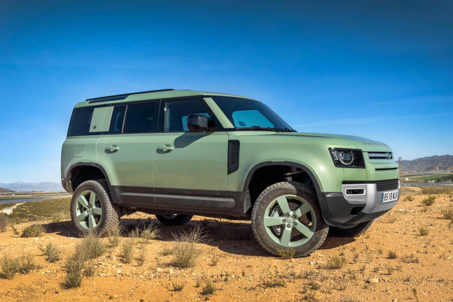 Land Rover vuelve a parar su producción tras meses difíciles, y no es por una bajada en la demanda