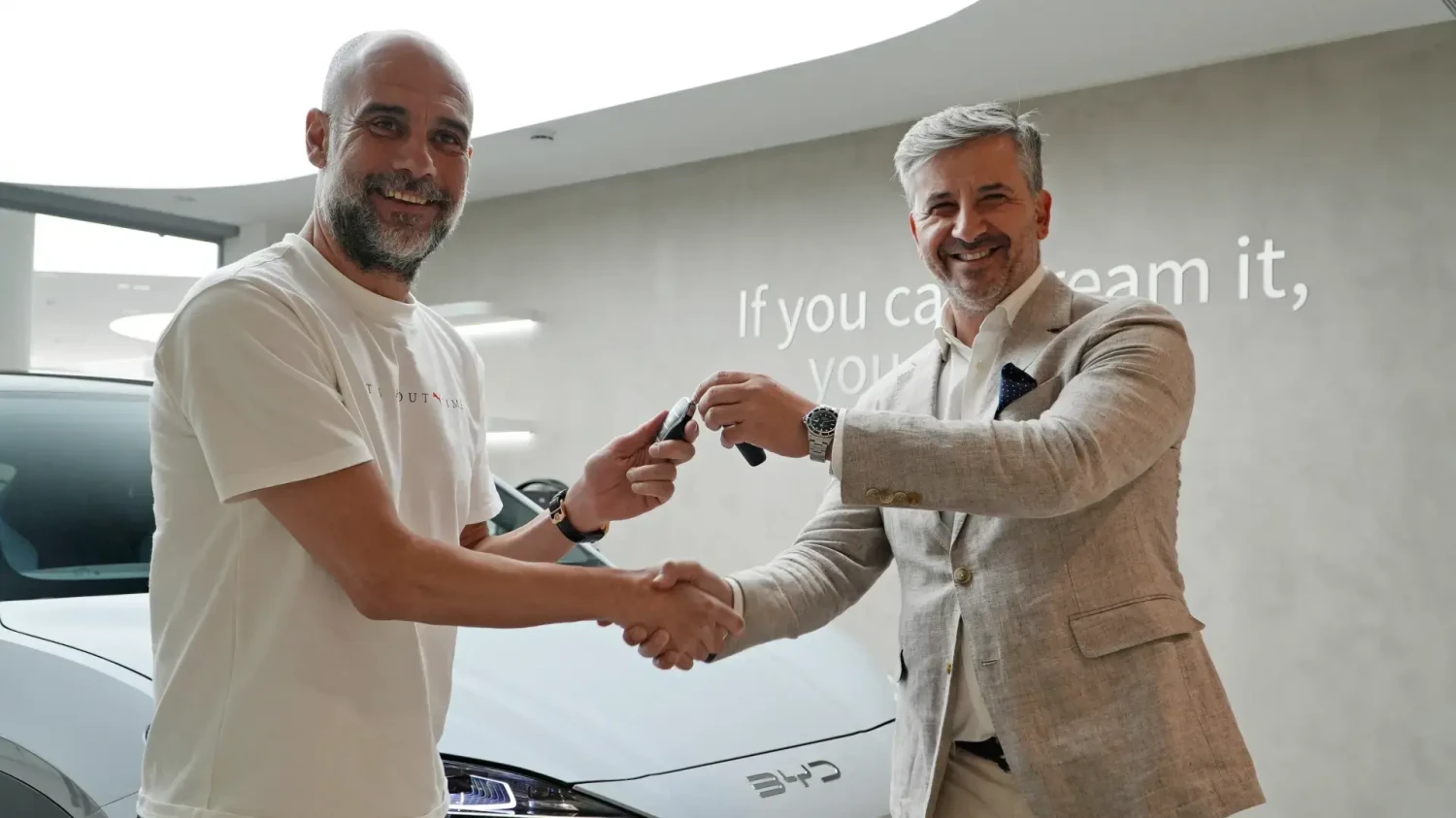 El nuevo coche de Pep Guardiola es del mismo grupo que el nuevo deportivo de James Bond: tiene 530 CV, es eléctrico y puede recorrer hasta 502 km