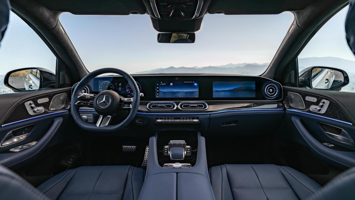 El Mercedes-Benz GLE se actualiza con más potencia, pantalla total y suspensión predictiva