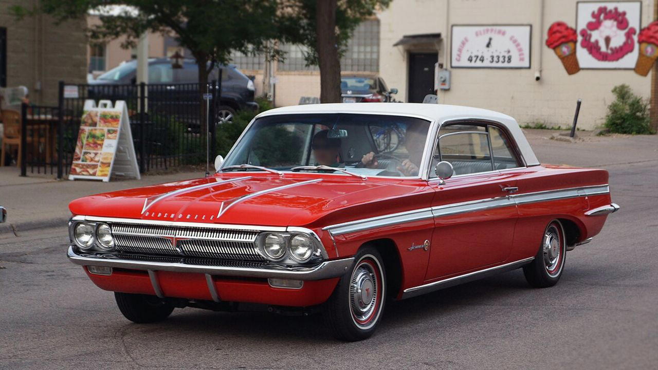 Oldsmobile, Oldsmobile’s 1962 Jetfire brought turbocharging into the conversation early