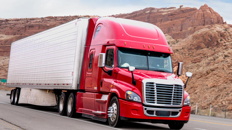 Class 6 vs. Class 8 semi trucks: What are the differences between them?