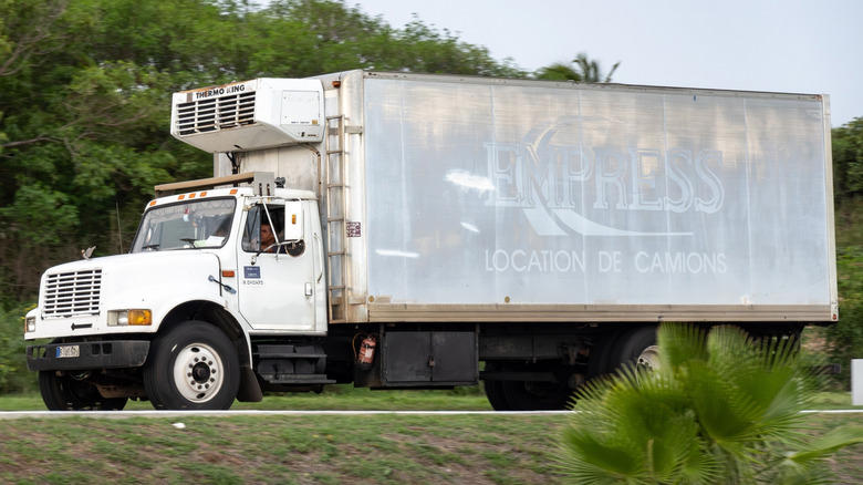 Class 6 vs. Class 8 semi trucks: What are the differences between them?