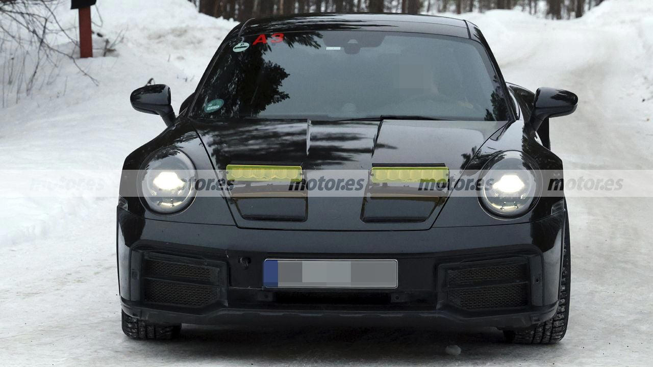 Cazado el 911 Dakar: Porsche prepara su regreso y estas fotos espía son la prueba