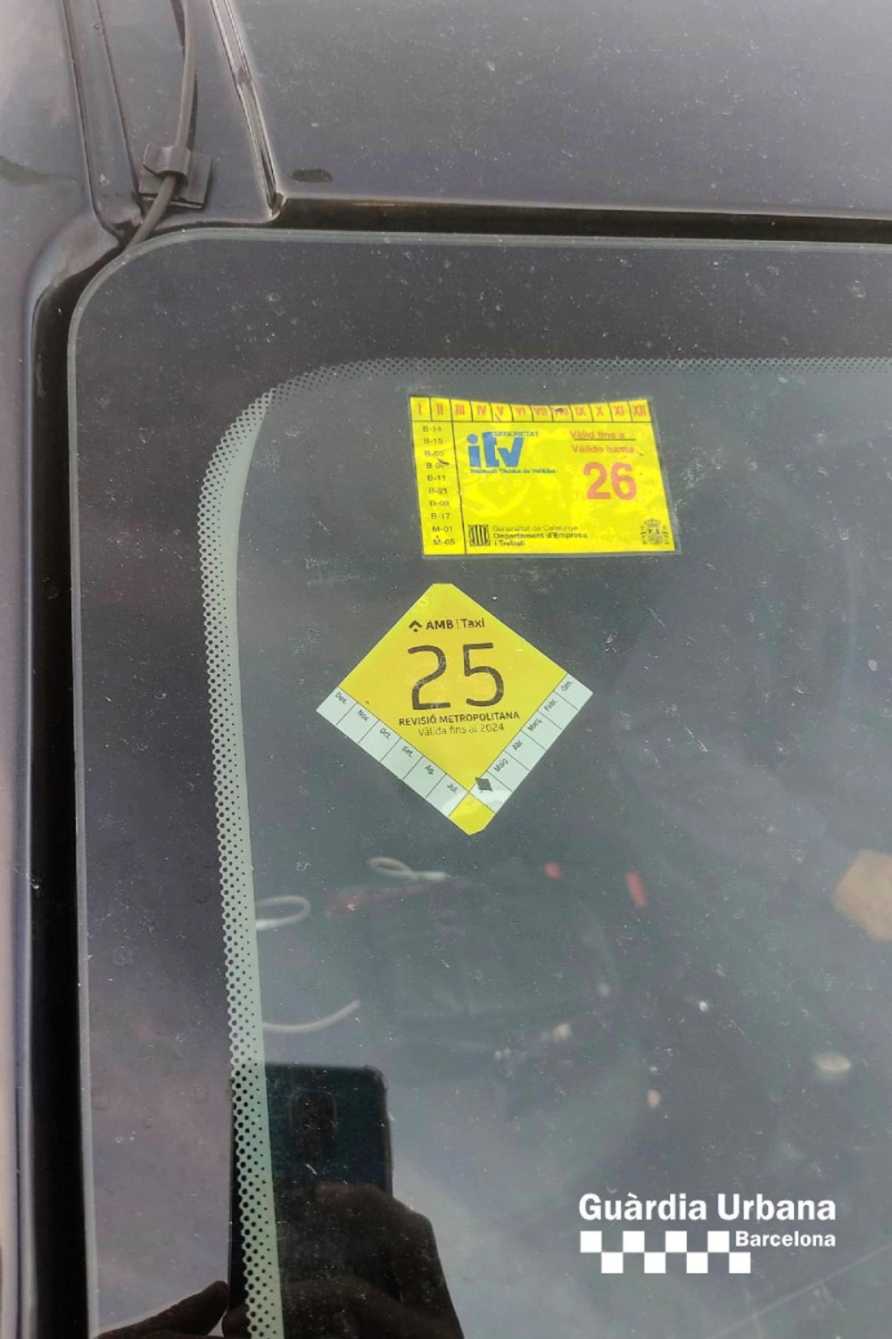 Cazado el taxi 'pirata' definitivo: drogas, ITV falsa y un historial de delitos que estremece a Barcelona