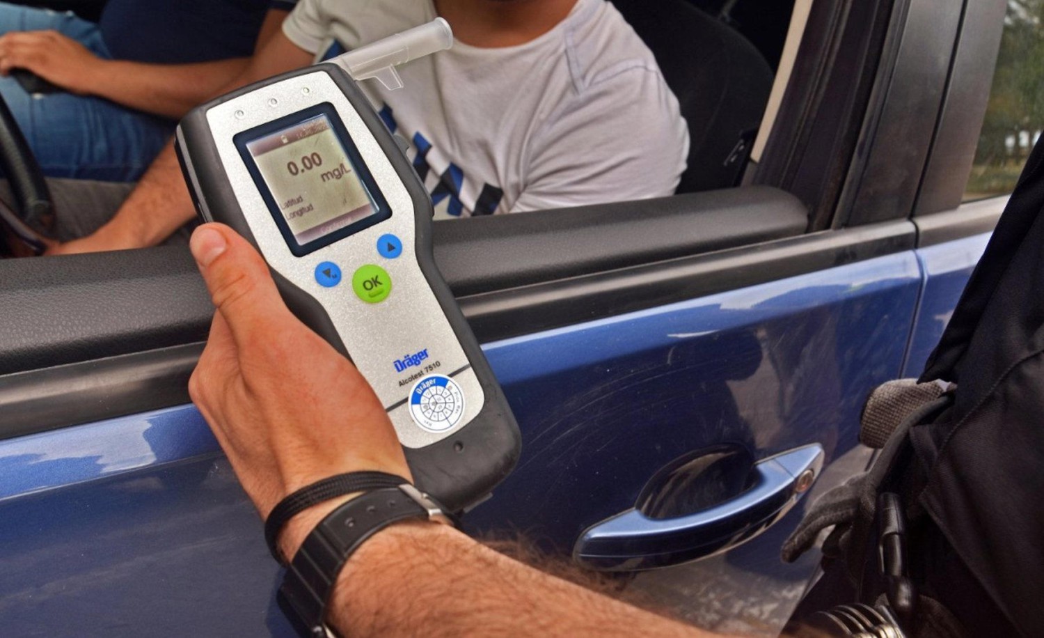 Cazado el taxi 'pirata' definitivo: drogas, ITV falsa y un historial de delitos que estremece a Barcelona