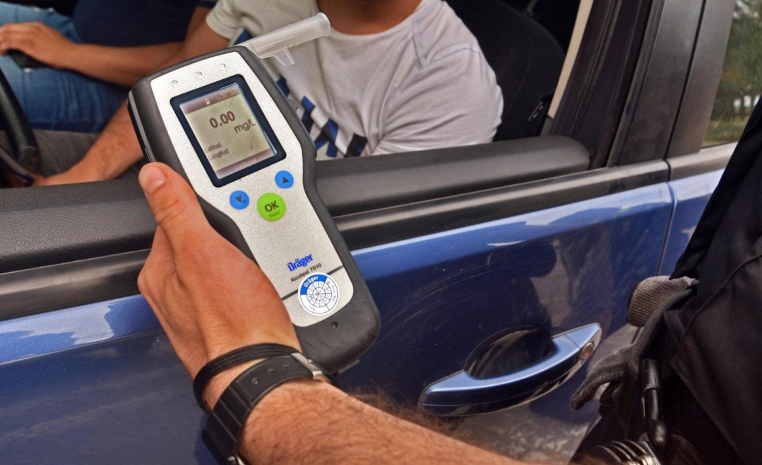 La Guardia Civil hace un repaso de los trucos para no dar positivo en un control de alcoholemia, pero de todos, esto es lo único que sí funciona