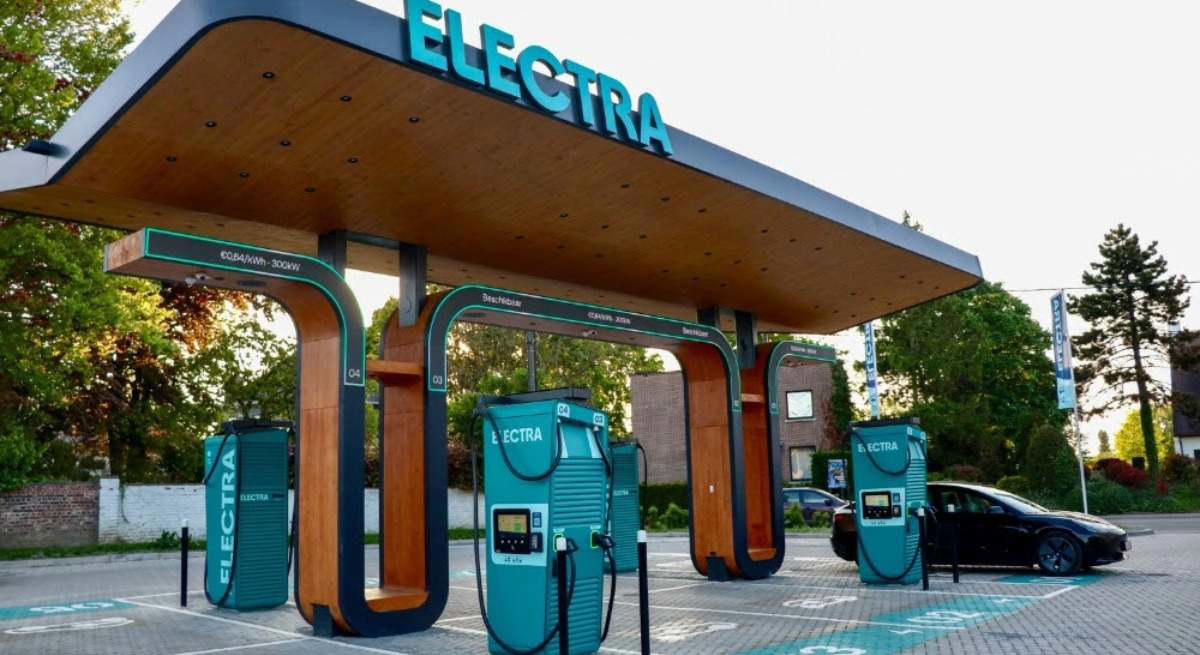 Electra invierte 1,5 millones en puntos de recarga en dos centros comerciales de Bogaris en Sevilla