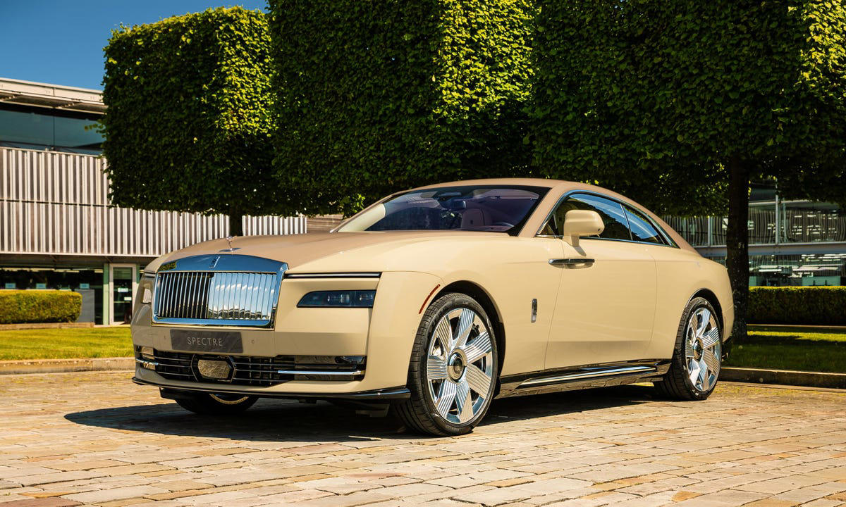 Se puede decir más alto, pero no más claro: "Nuestros clientes (Rolls-Royce) prefieren el V12"