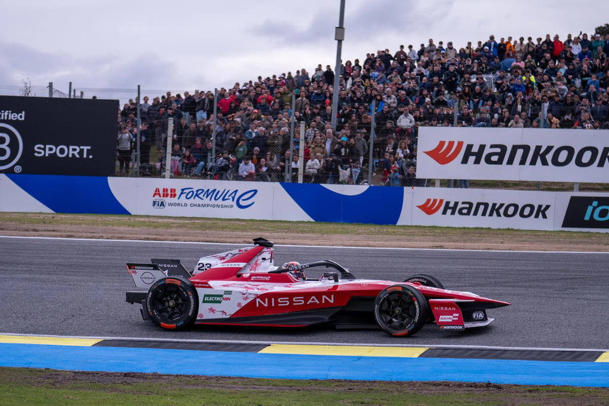 Vídeo: ni el rey Felipe VI de España ni Isabel Díaz Ayuso se pierden la Fórmula E en Madrid