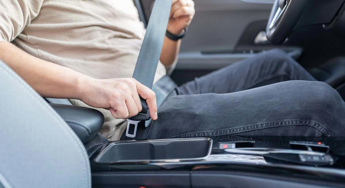 Un informe reciente demuestra que un 80% de los conductores se sienta mal: cómo ajustar correctamente el asiento