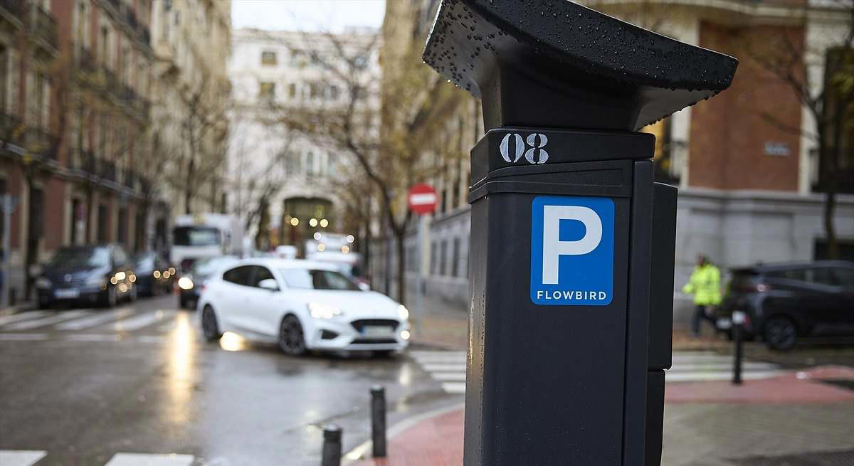 Coches sin etiqueta, parquímetros nocturnos y más zonas SER: las claves de la nueva ordenanza de movilidad en Madrid