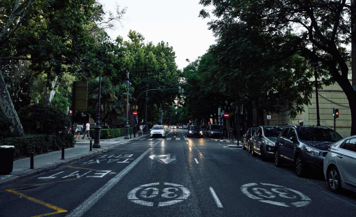 Caos en Valencia: el semáforo que casi cuesta una vida y acaba en una multa de 45.000 euros