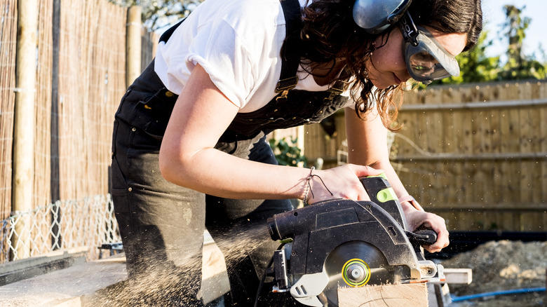 6 circular saw tips beginner DIYers need to know