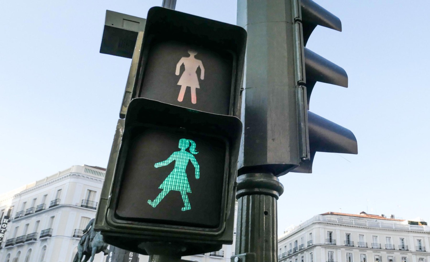 Caos en Valencia: el semáforo que casi cuesta una vida y acaba en una multa de 45.000 euros