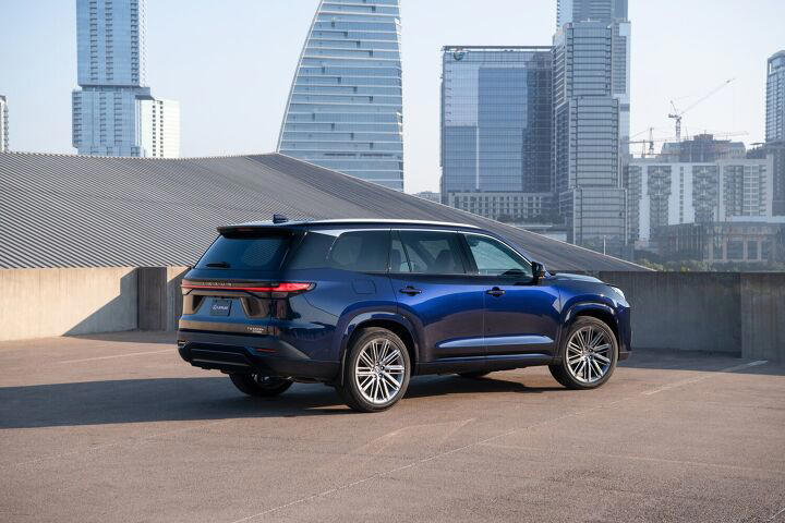 Lexus recalls 144,000 SUVs in the United States