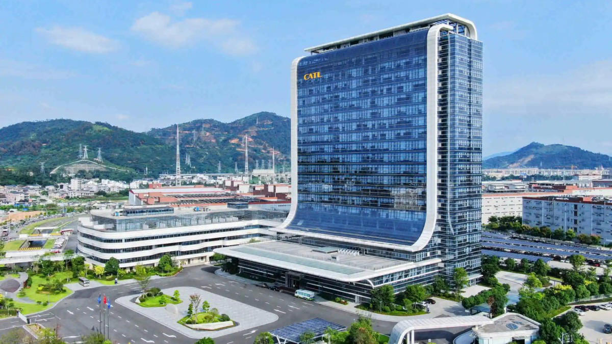 World’s largest battery maker says America can’t build EVs without China