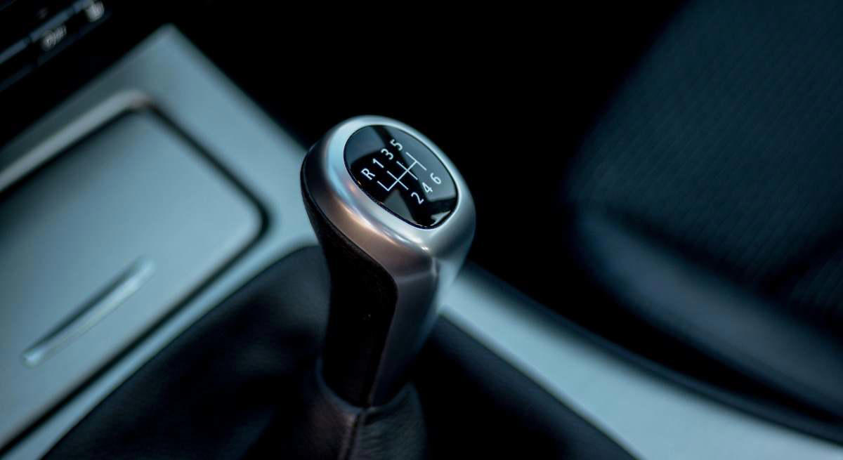 Nada de ir en punto muerto mientras conduces: parece buena idea pero aumenta el riesgo de accidente