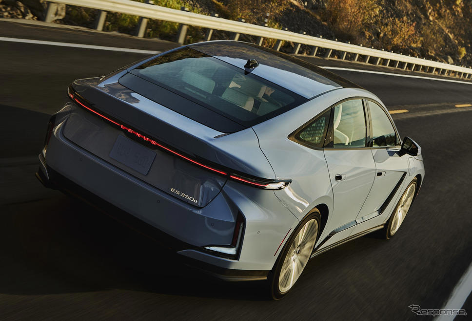 「楽しみなクルマ」「カッコイイ」レクサスの新型セダン『ES』米国発売で話題に、SNSでは日本での目撃情報も