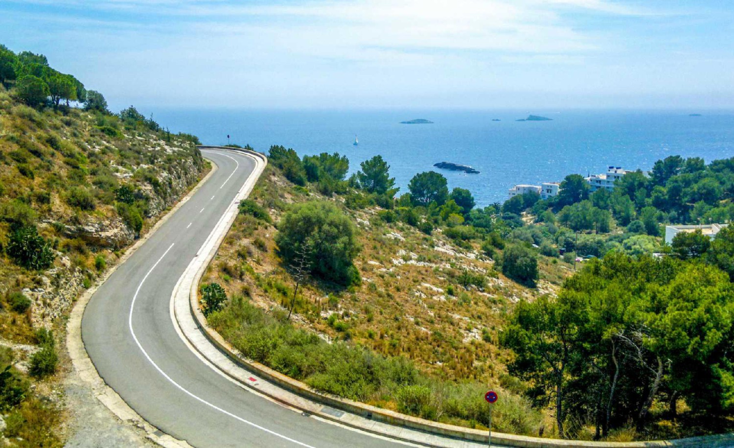 Ibiza se prepara para un verano diferente: lo que tienes que saber sobre los coches en la isla