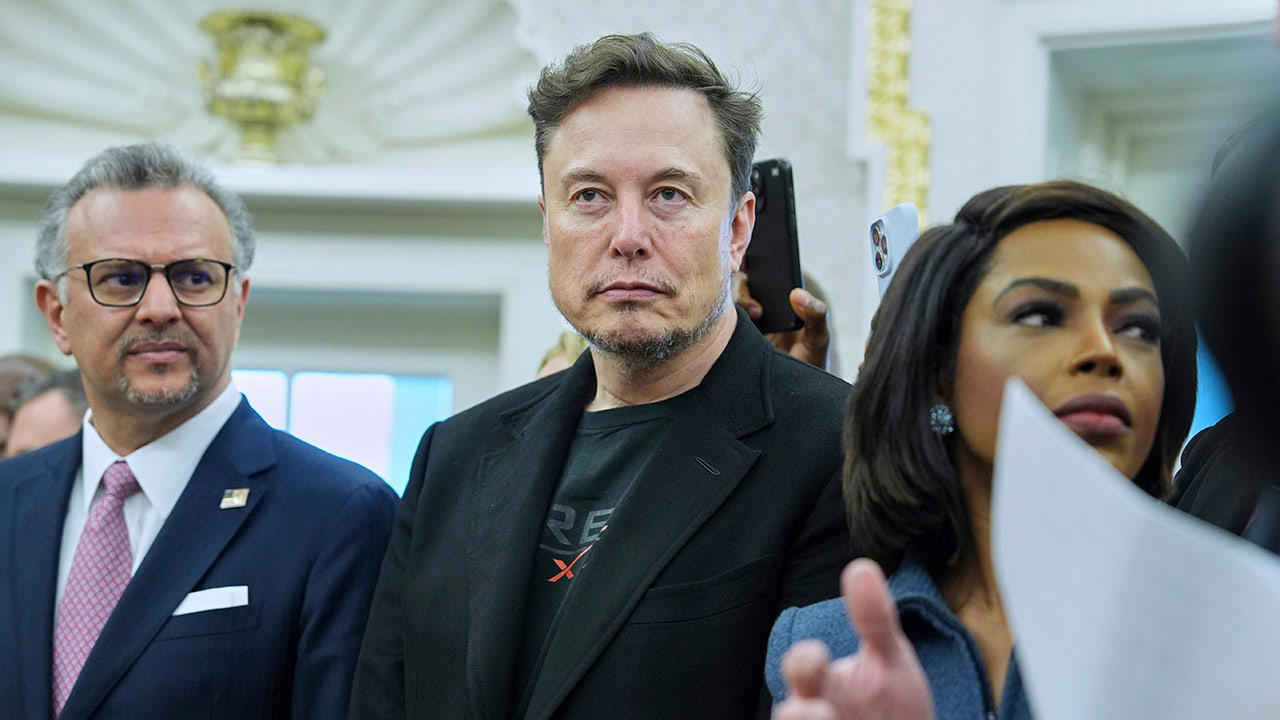 Musk attorney demands probe into jury bias after panel allegedly mocked process