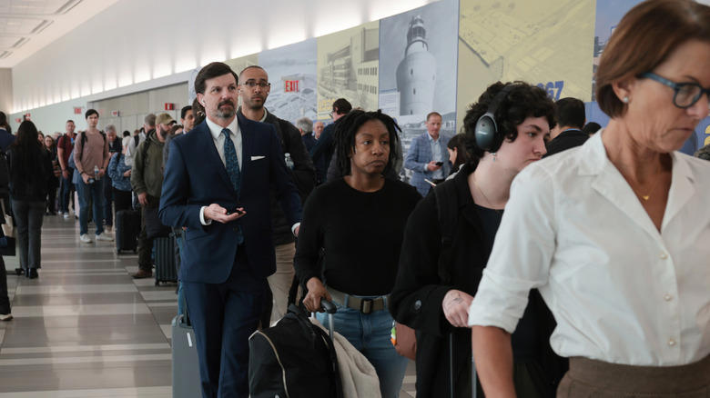 Elon Musk could legally help struggling TSA agents get paid with this one weird trick