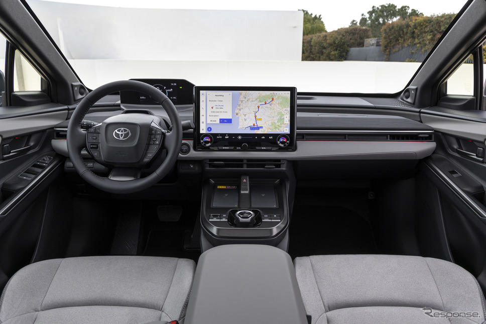 トヨタのEV最長の航続607km、『C-HR+』欧州納車開始…SUVクーペデザイン