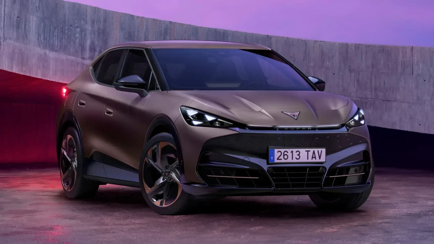 El Cupra Tavascan 2026 llega con cambios necesarios y una versión de acceso con 190 CV y batería de 58 kWh