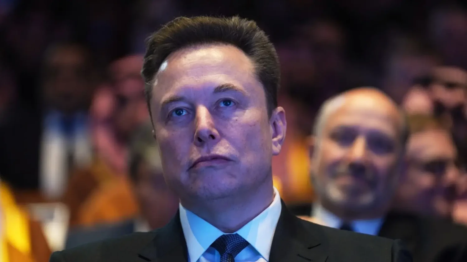 Tesla, Elon Musk da pistas del nuevo coche de Tesla: "más atractivo que una minivan"