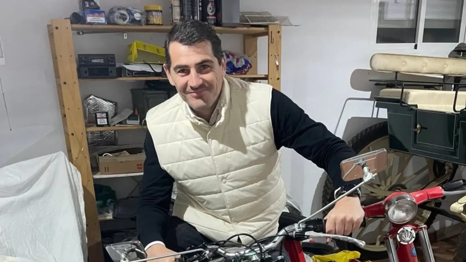 Iker Casillas presume de dos de sus motos y una de ellas seguro que te recordará a tu juventud