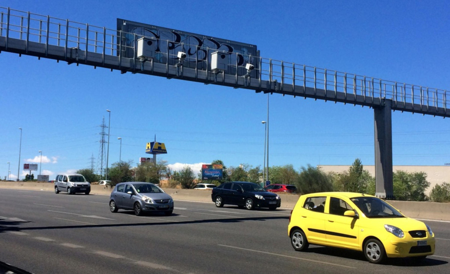 El detalle en estos paneles de carretera que muchos pasan por alto y puede salir caro