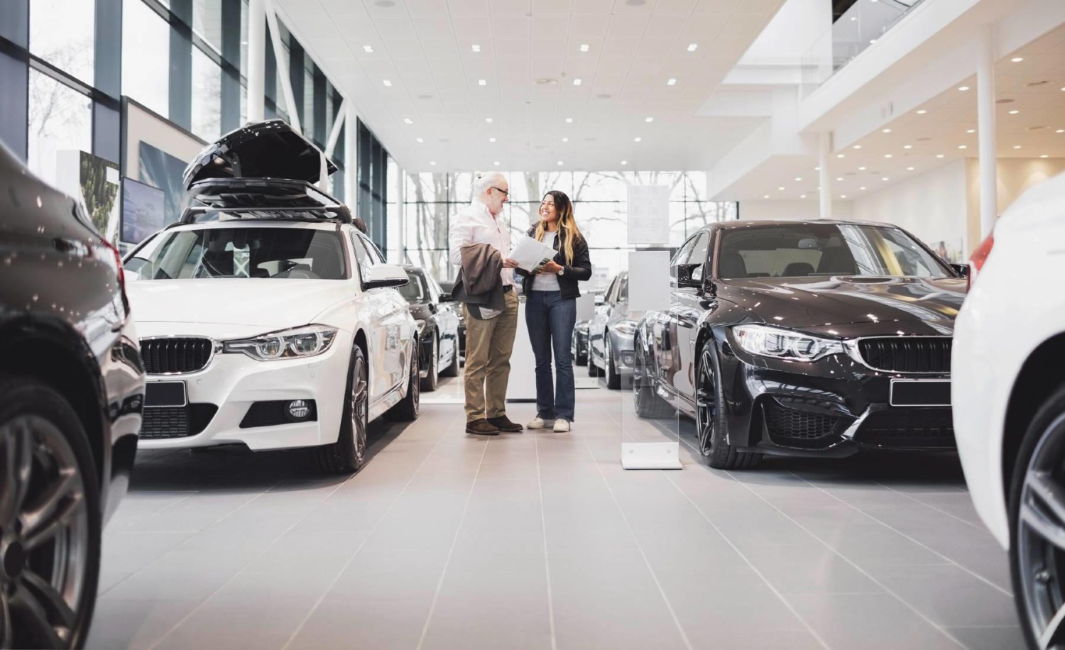 Si los coches nuevos o sus reparaciones te parecen caras, esta es la rentabilidad real de los concesionarios en España: te va a sorprender